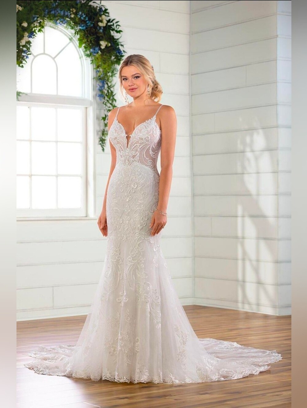 Essense of Australia D2771 Wedding Dress + FREE Bridal Accessories